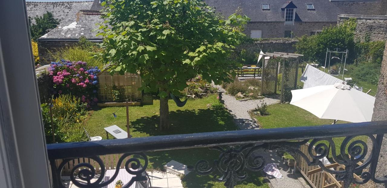 Maison Papillons Plomodiern Buitenkant foto