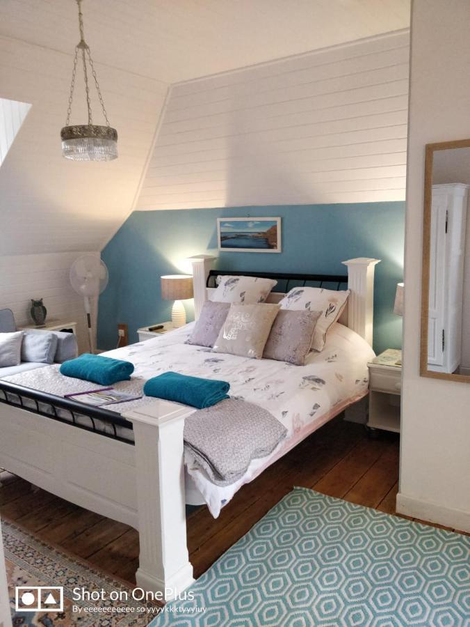 Maison Papillons Plomodiern Buitenkant foto